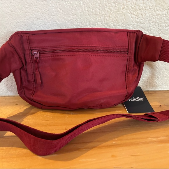 Foldie Red Crossbody Bag - Picture 2 of 5